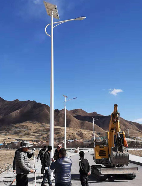 甘南碌曲10米西藏太阳能路灯项目