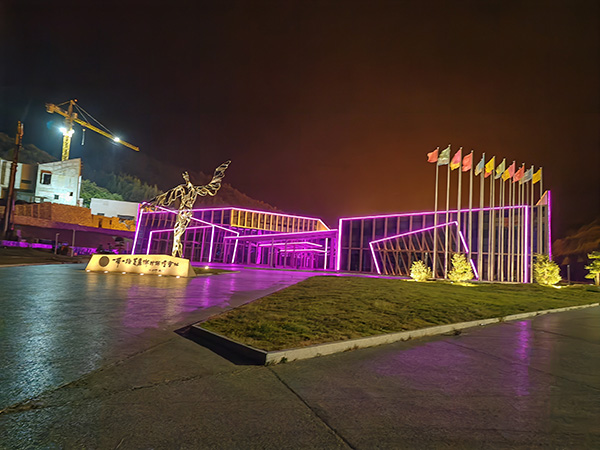 城市亮化是现代城市建设的重要组成部分，它不仅可以美化城市的夜景，还能提升城市的整体形象。随着科技的不断进步，城市亮化也得到了更多的关注和创新。本文将介绍一些关于城市亮化的创意和技术，帮助读者了解西藏城市亮化的重要性以及如何进行西藏城市亮化的规划和实施。